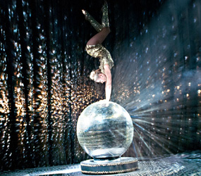 MIRROR BALL DAZZLING ACROBATIC ACT TO HIRE